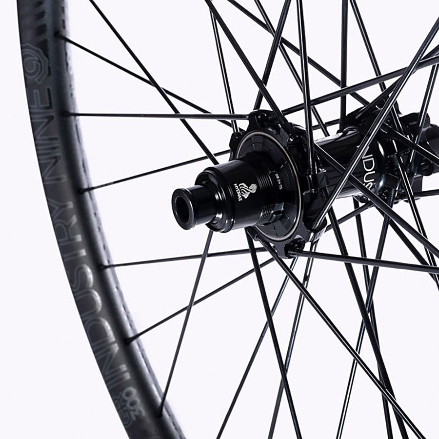 Wheels Industry Nine Industry Nine Hydra 2 Grade S Wheel Rear 29 / 622 Holes: 32 12mm TA 157mm Disc IS 6-bolt SRAM XD White Smoke
