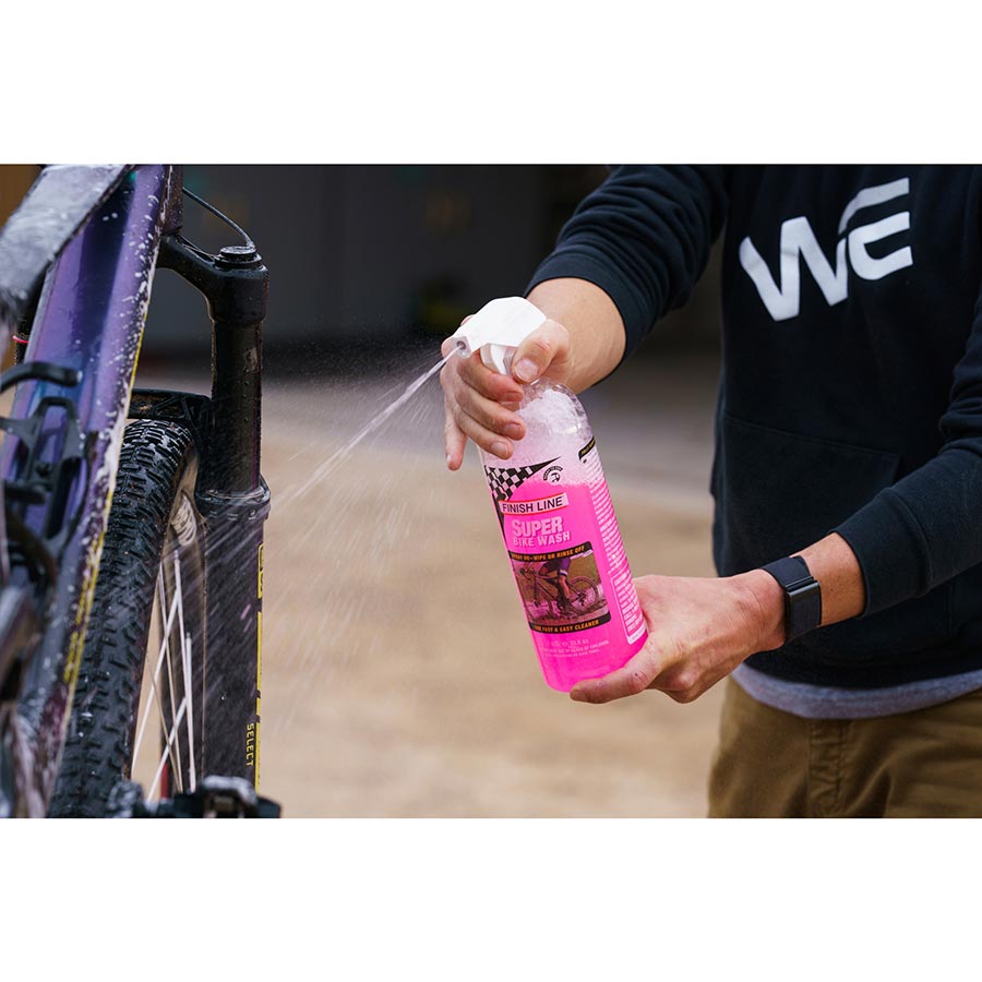 Degreaser / Cleaner Finish Line Finish Line Super Bike Wash Cleaner 34 oz Hand Spray Bottle Tan
