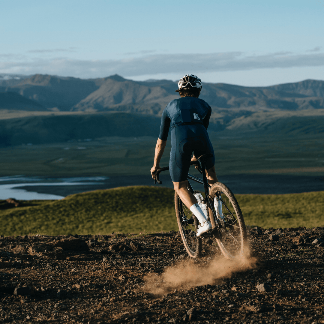 Lightweight Pfadfinder EVO, gravel riding at sunset - Dragonspine Cycling